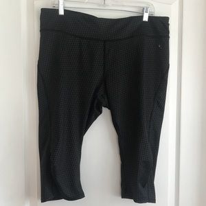 Knee length workout pants